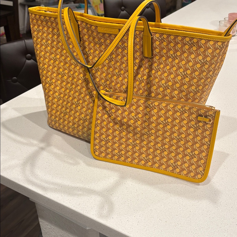 Tory Burch Pre-loved Yellow tote bag with zipper and pouch